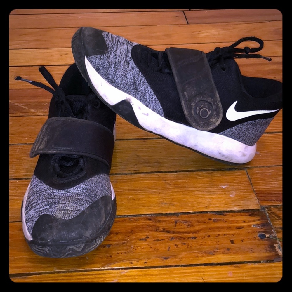 Nike KD basketball sneakers youth size 6.5